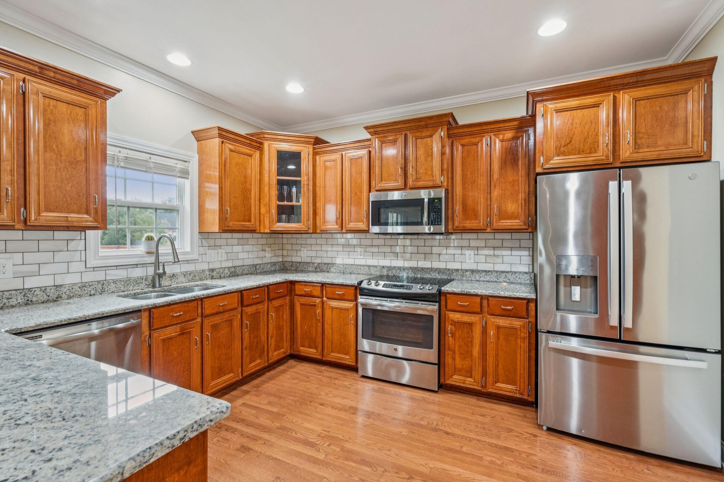 5516 Crescent View Drive