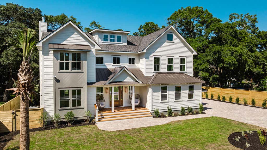 Photo of 312 4th Avenue, Mount Pleasant, SC 29464 (MLS # 26023599)