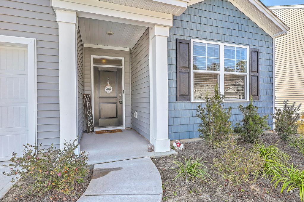 Photo of 124 Lagoona Drive, Summerville, SC 29483 (MLS # 26006599)