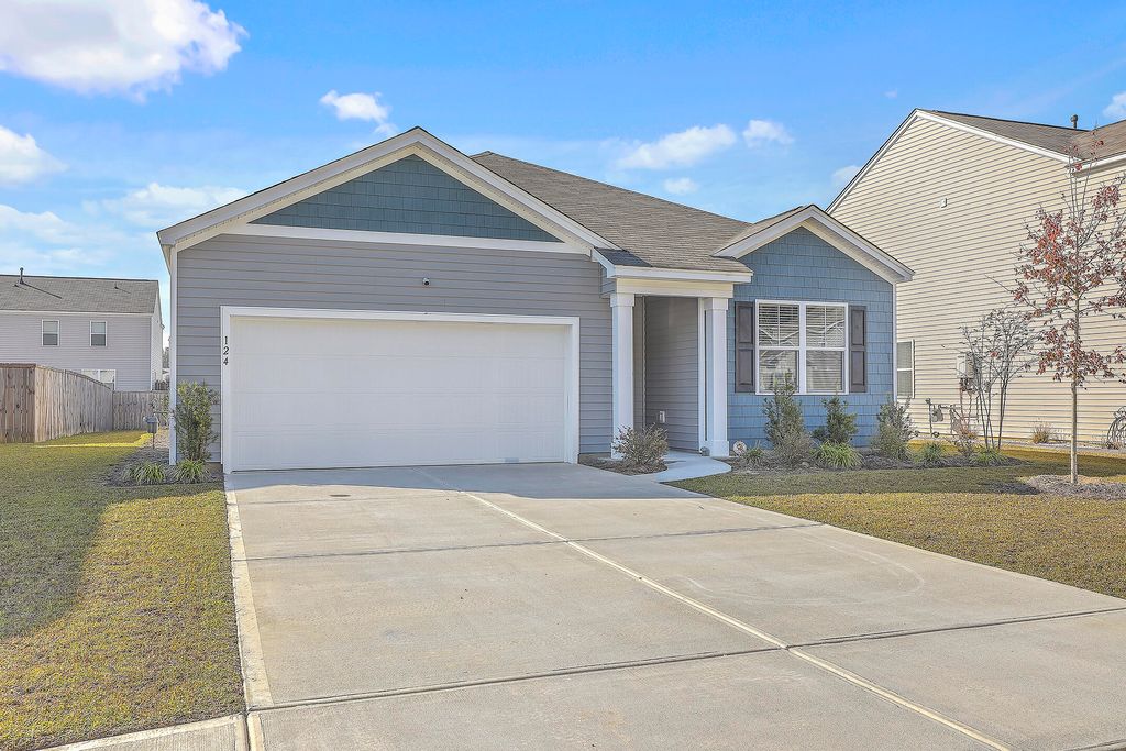 Photo of 124 Lagoona Drive, Summerville, SC 29483 (MLS # 26006599)