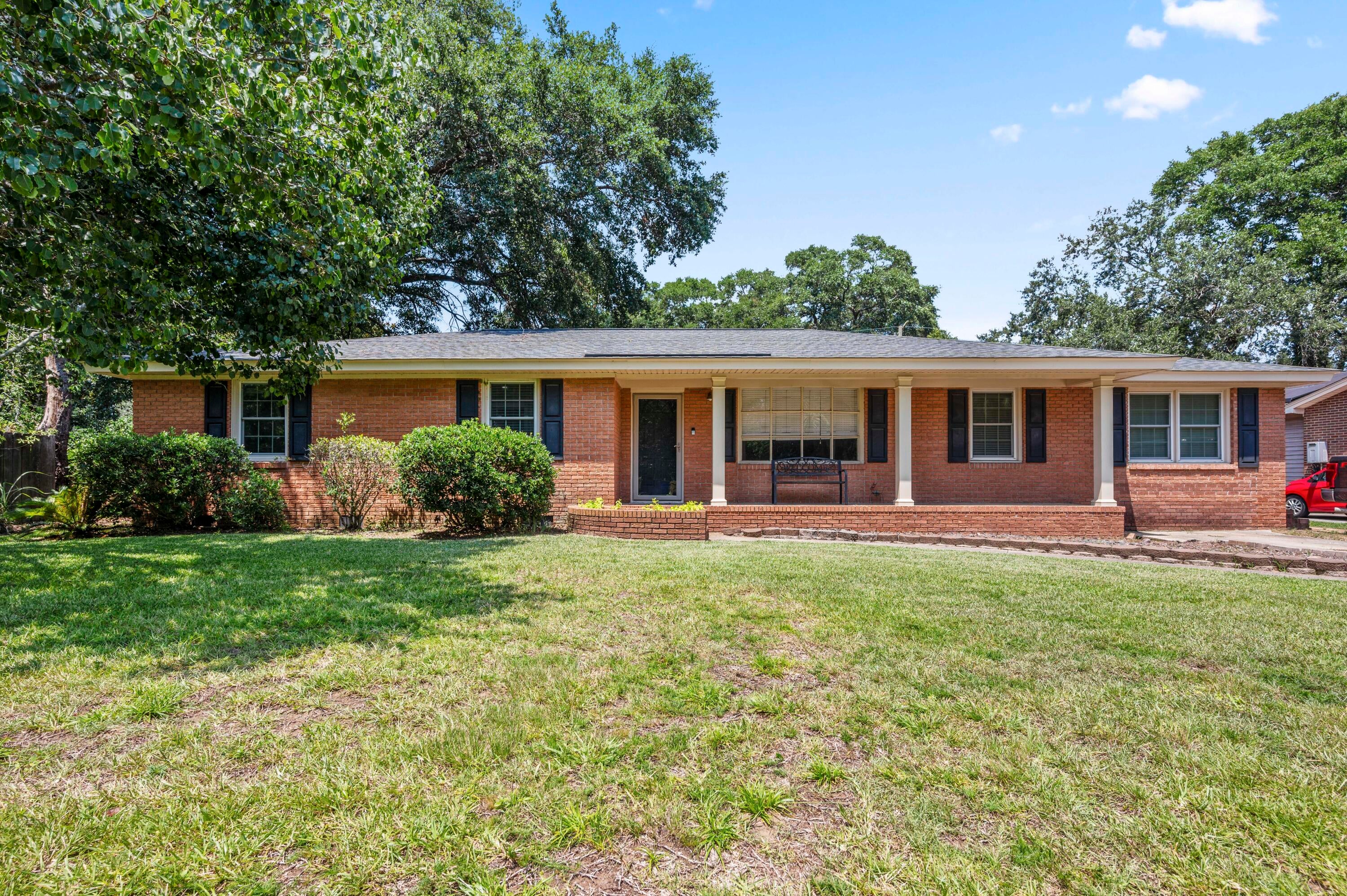 1352 Honeysuckle Lane, Charleston, SC, 29412