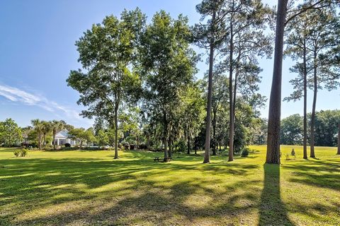 A home in Summerton