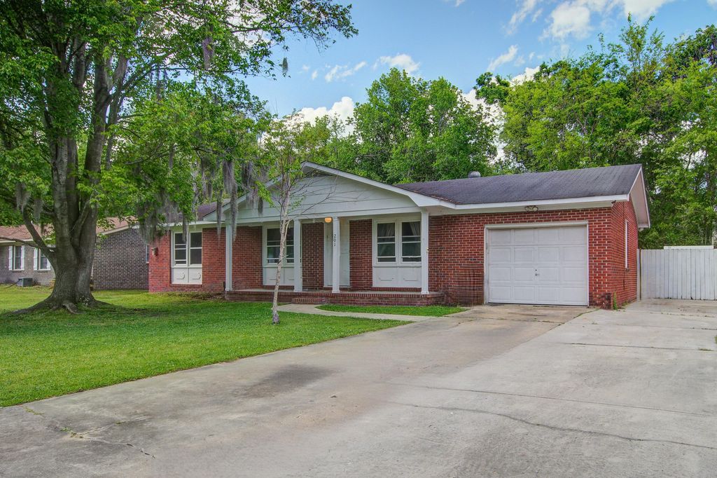 Photo of 201 Judith Drive, Summerville, SC 29485 (MLS # 25031803)