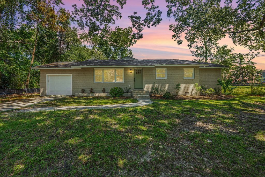 Photo of 2150 Pierpont Avenue, Charleston, SC 29414 (MLS # 25024179)