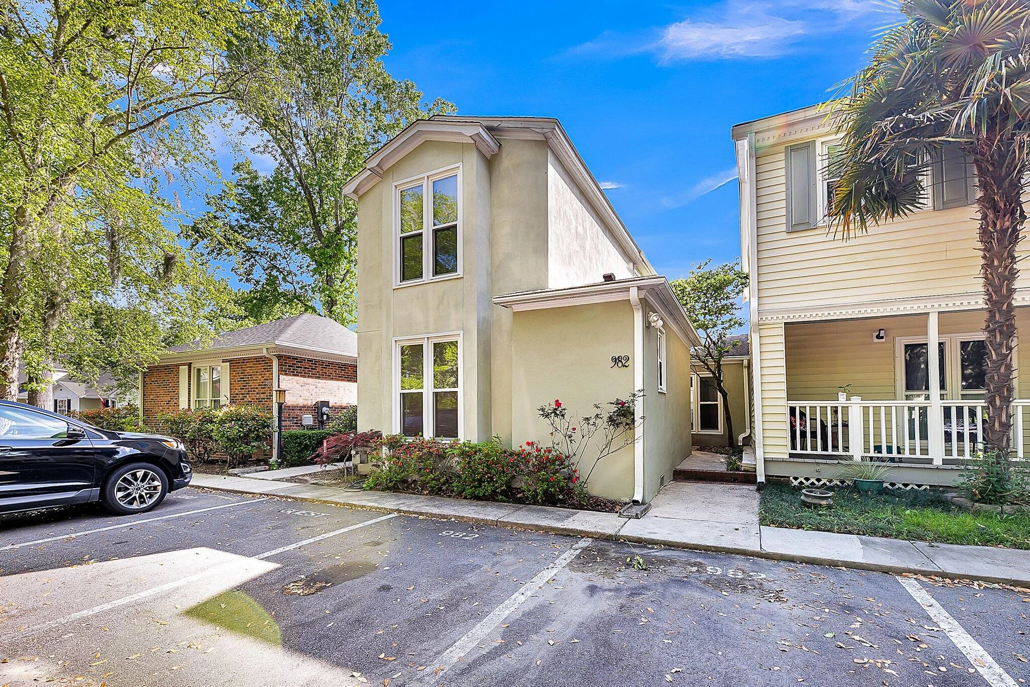 982 Harbor Oaks Drive
