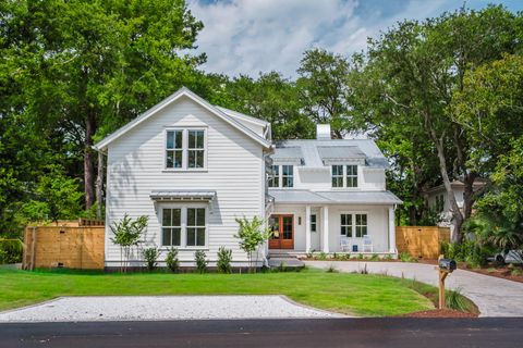Photo of 1450 Barbara Street, Mount Pleasant, SC 29464 (MLS # 26017612)
