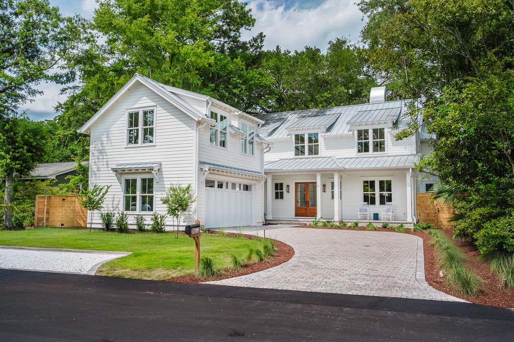 Photo of 1450 Barbara Street, Mount Pleasant, SC 29464 (MLS # 26017612)