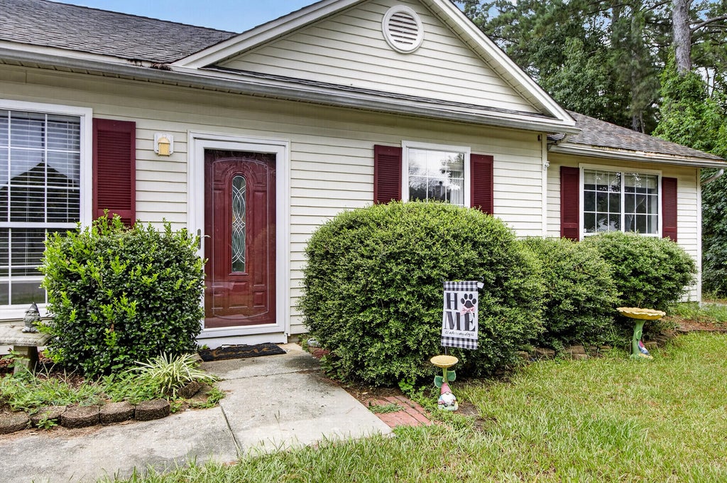 Photo of 433 Courtland Drive, Summerville, SC 29486 (MLS # 26022330)