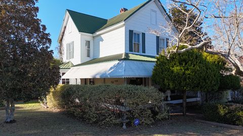 A home in Summerton