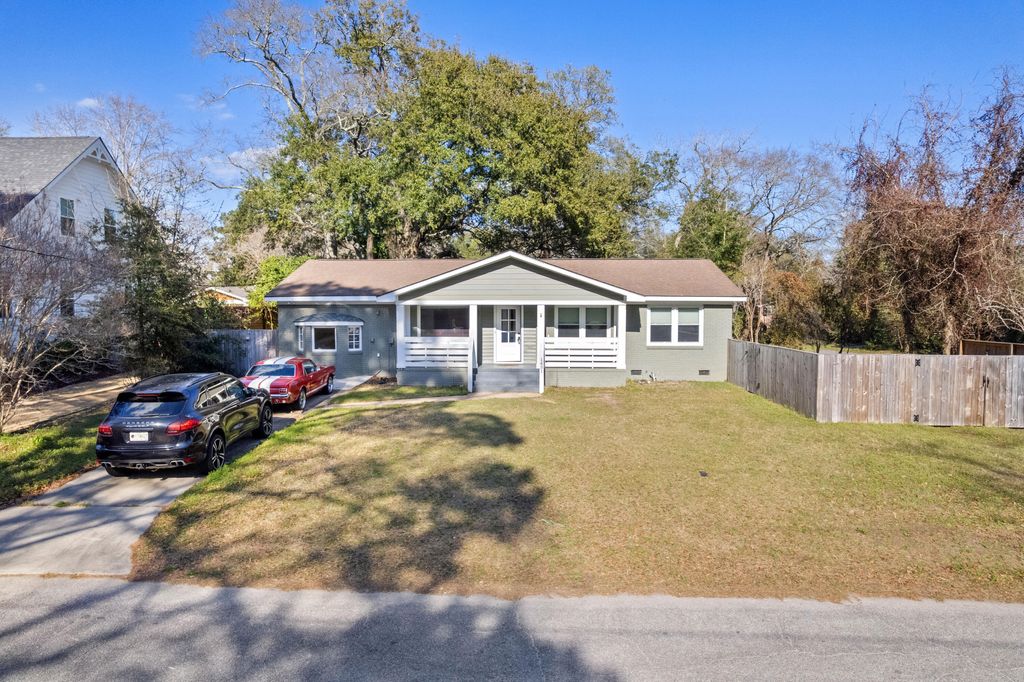 Photo of 1431 Heather Drive, Mount Pleasant, SC 29464 (MLS # 26005577)