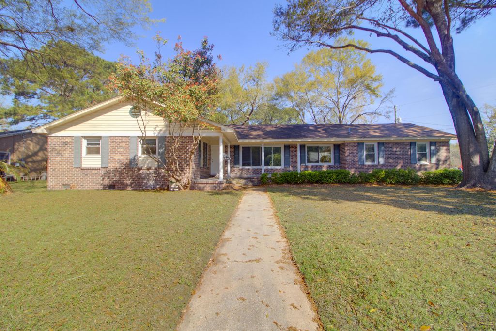 Photo of 1240 Oakcrest Drive, Charleston, SC 29412 (MLS # 26008379)