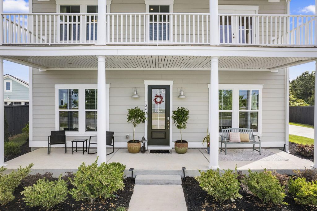Photo of 124 Medford Street, Summerville, SC 29486 (MLS # 26012612)