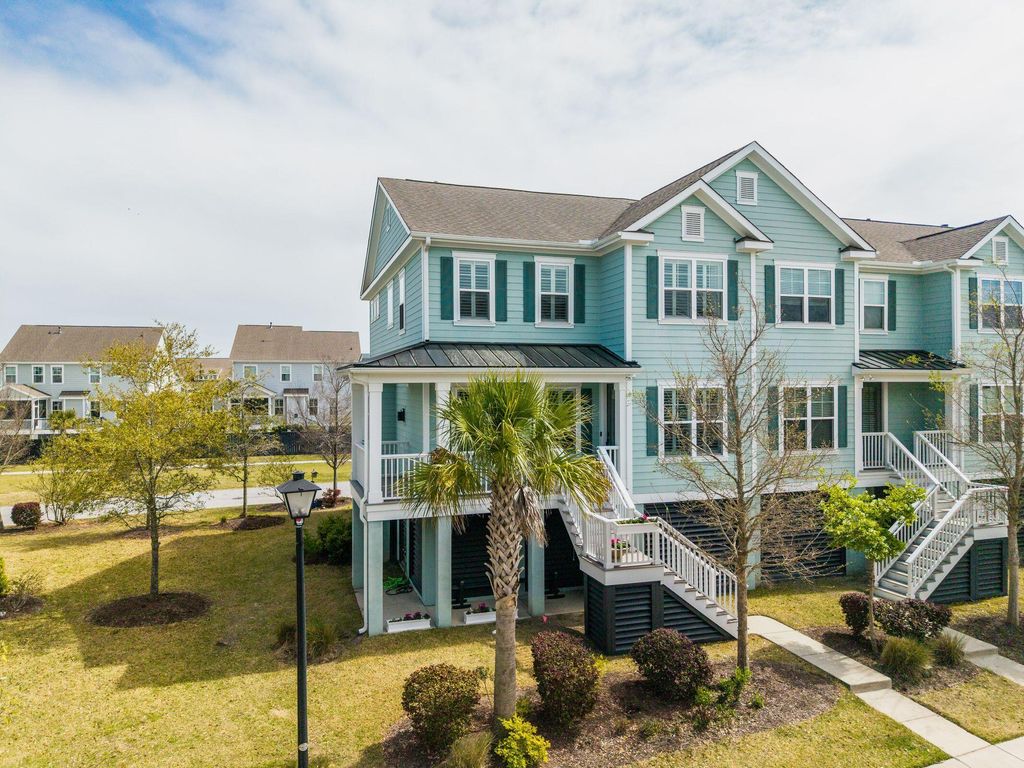 Photo of 1630 Prince Edward Street, Mount Pleasant, SC 29466 (MLS # 26009186)