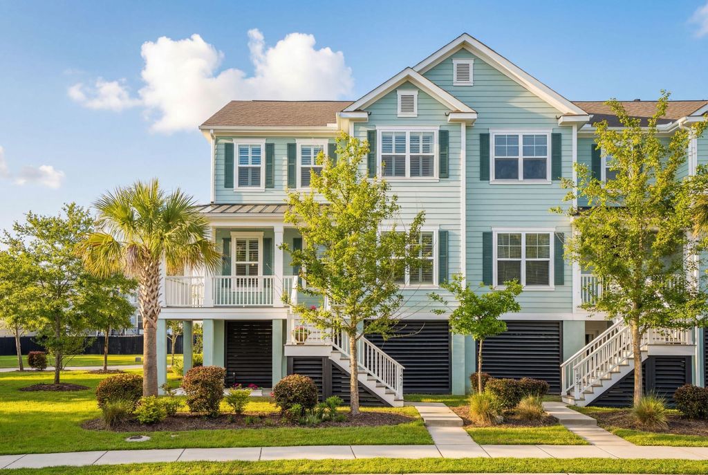 Photo of 1630 Prince Edward Street, Mount Pleasant, SC 29466 (MLS # 26009186)