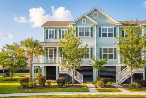 Photo of 1630 Prince Edward Street, Mount Pleasant, SC 29466 (MLS # 26009186)