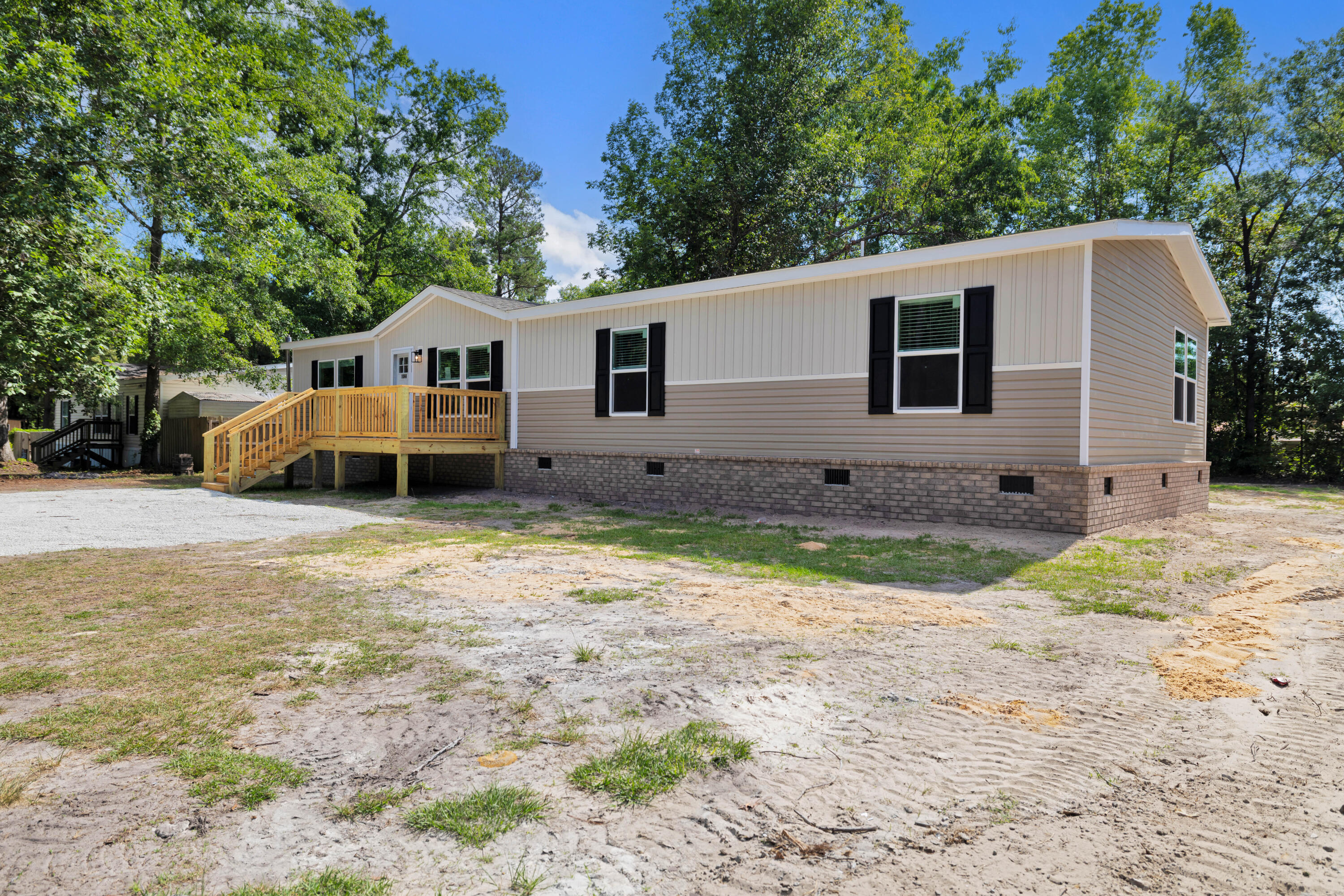 1044 Longpoint Road