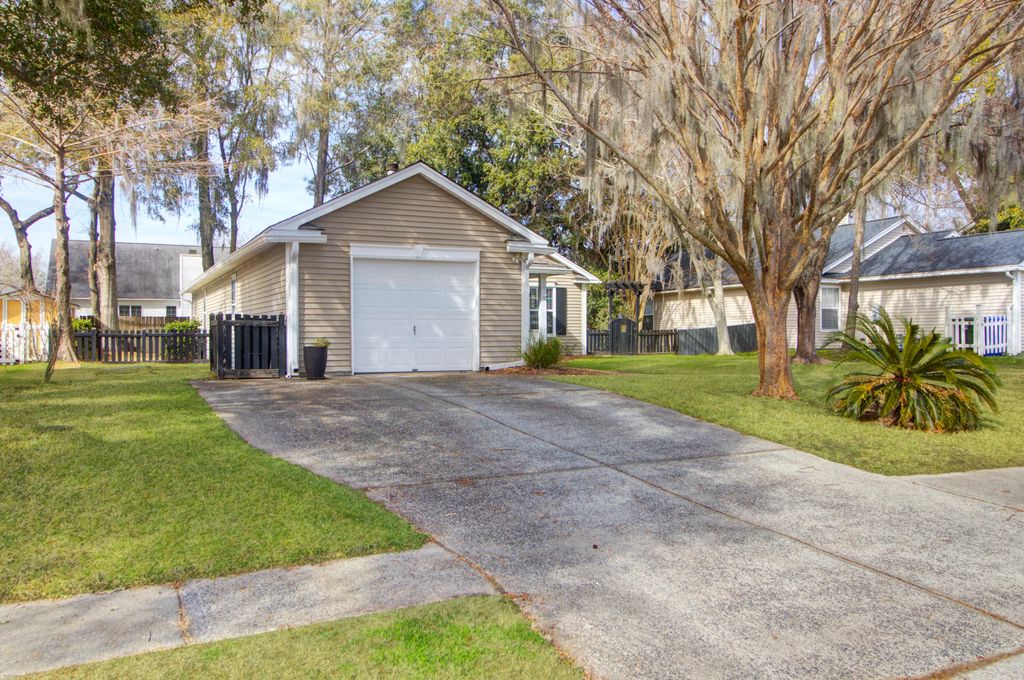 Photo of 222 Lytham Court, Charleston, SC 29414 (MLS # 26003130)