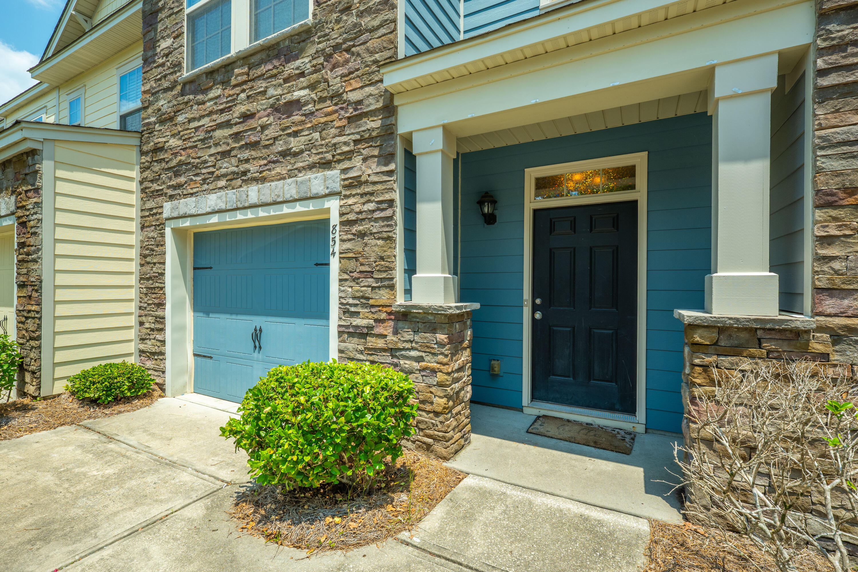 854 Bibury Court