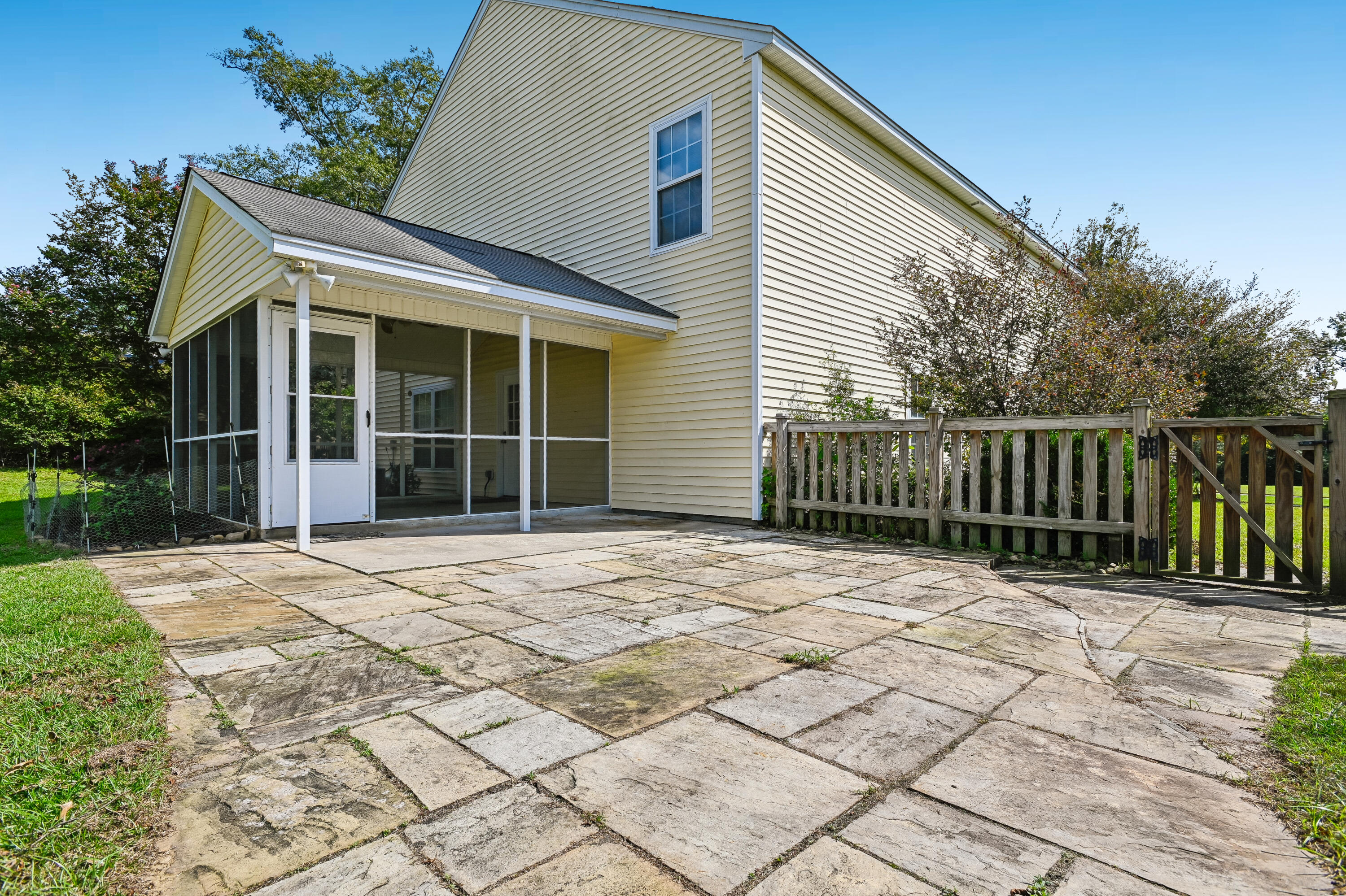 1048 Moss Grove Drive