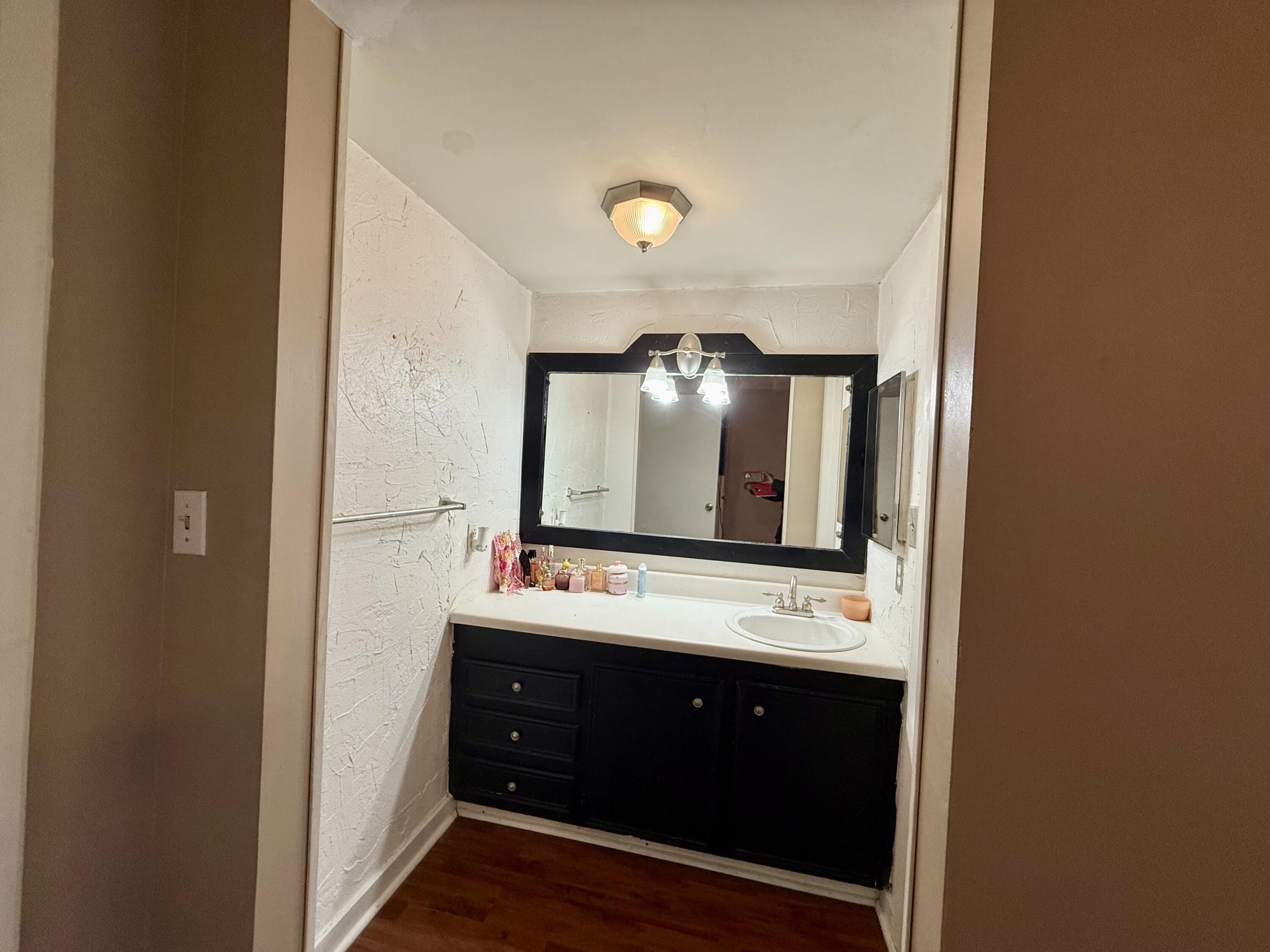 2251 Hillcrest Avenue 6c