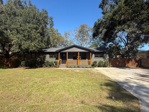 Photo of 1328 Hermitage Avenue, Charleston, SC 29412 (MLS # 25029394)