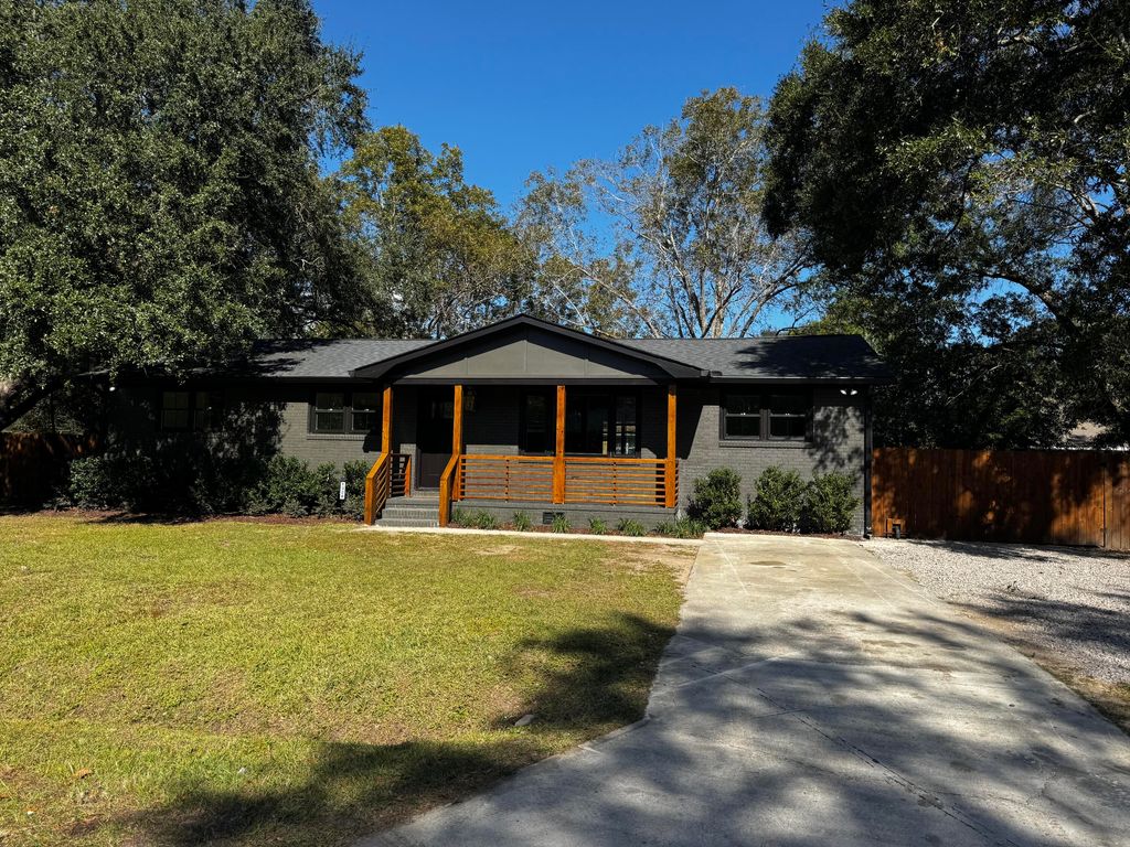 Photo of 1328 Hermitage Avenue, Charleston, SC 29412 (MLS # 25029394)