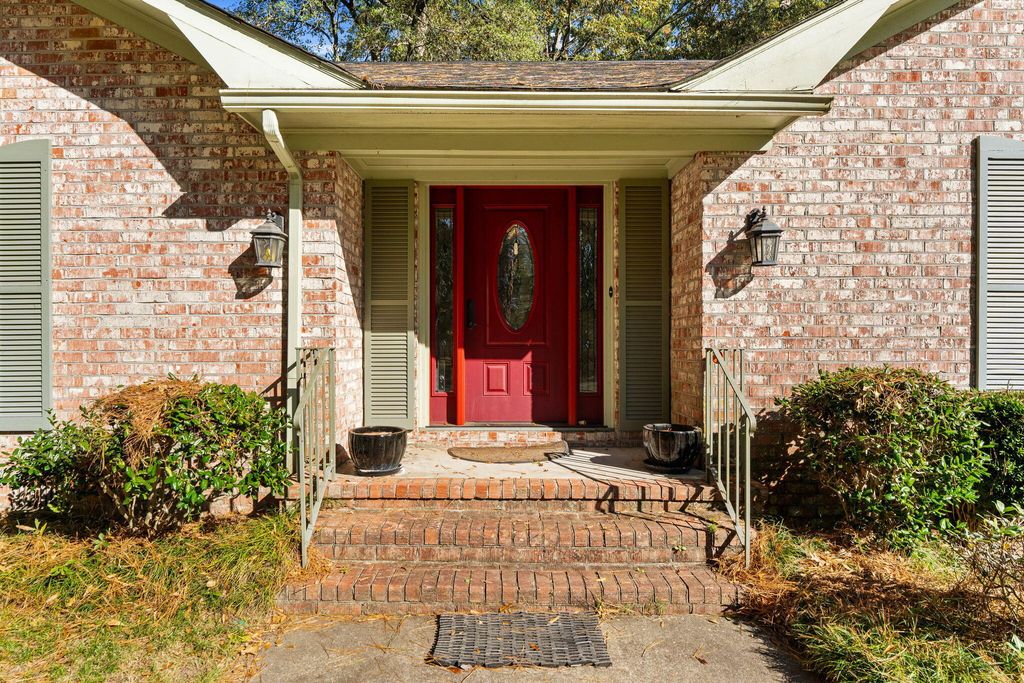 Photo of 219 Runnymede Lane, Summerville, SC 29485 (MLS # 25030939)