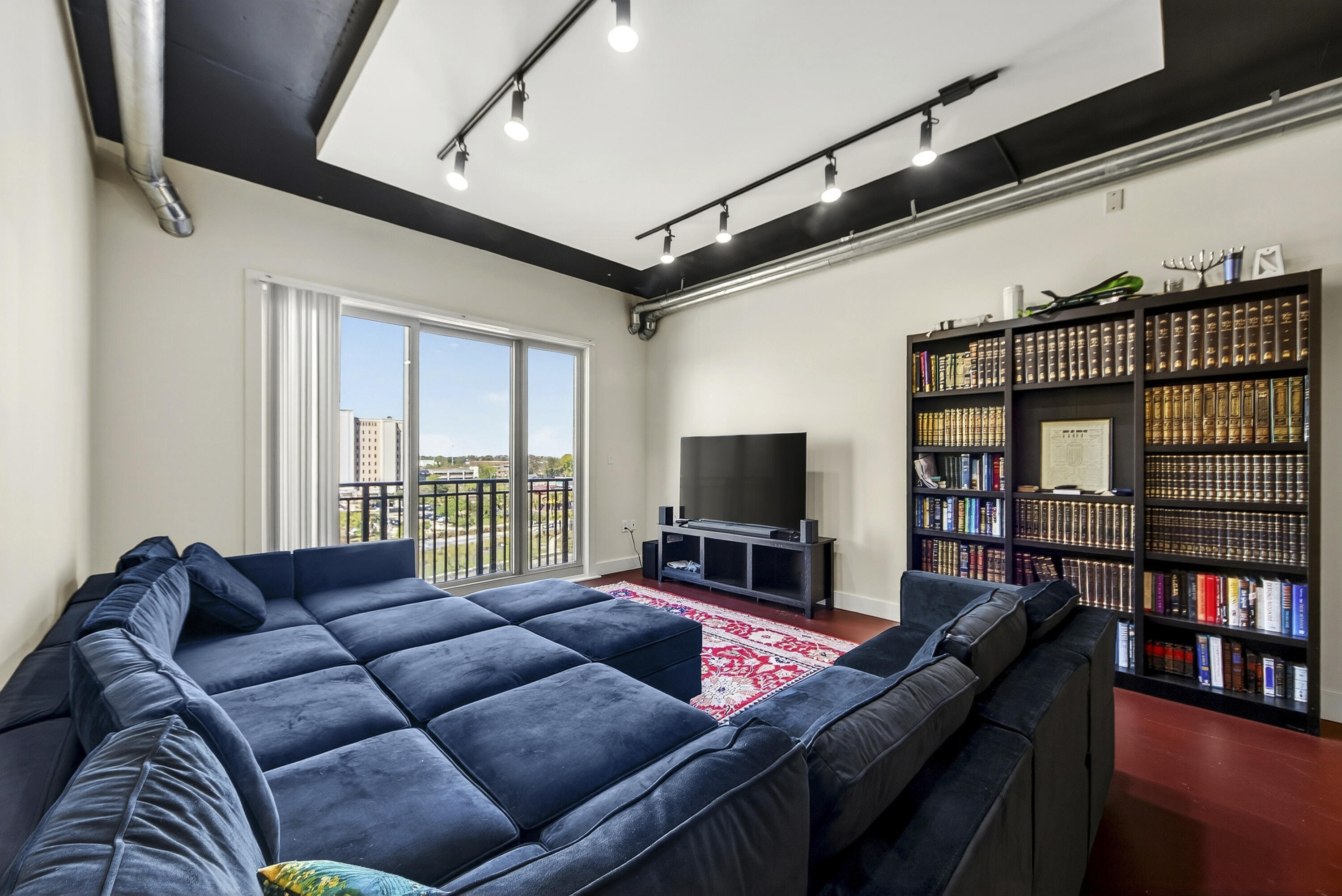 150 Bee Street Apt 713