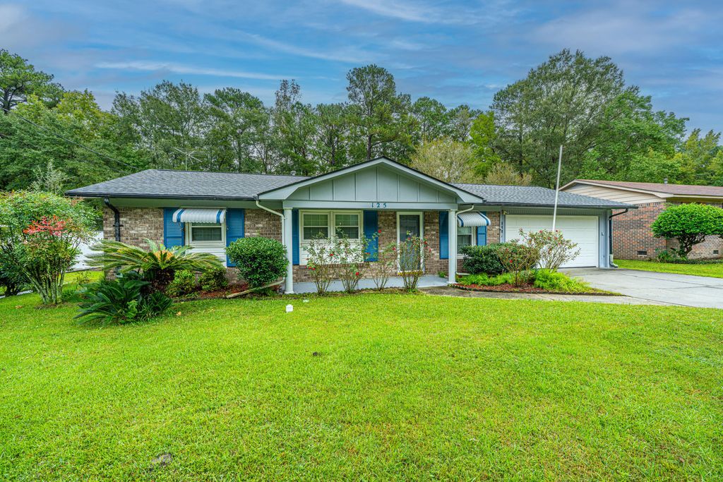 Photo of 125 White Blvd Blvd, Summerville, SC 29483 (MLS # 25027910)