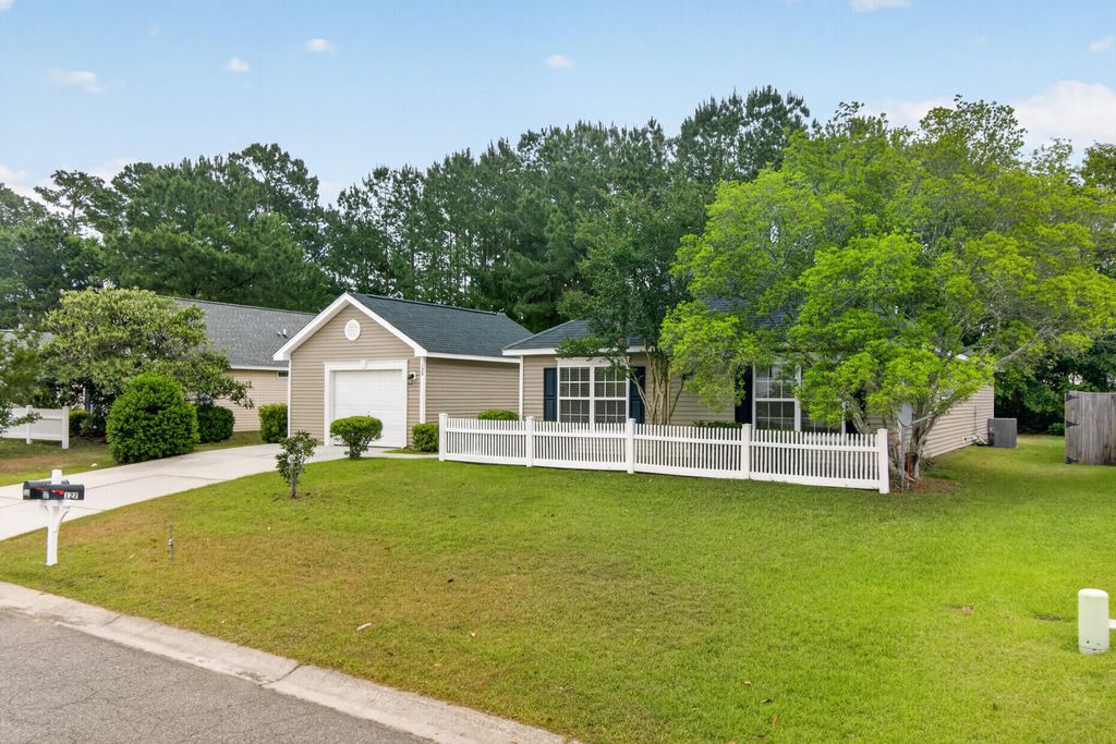 Photo of 128 Savannah River Drive, Summerville, SC 29485 (MLS # 26012726)