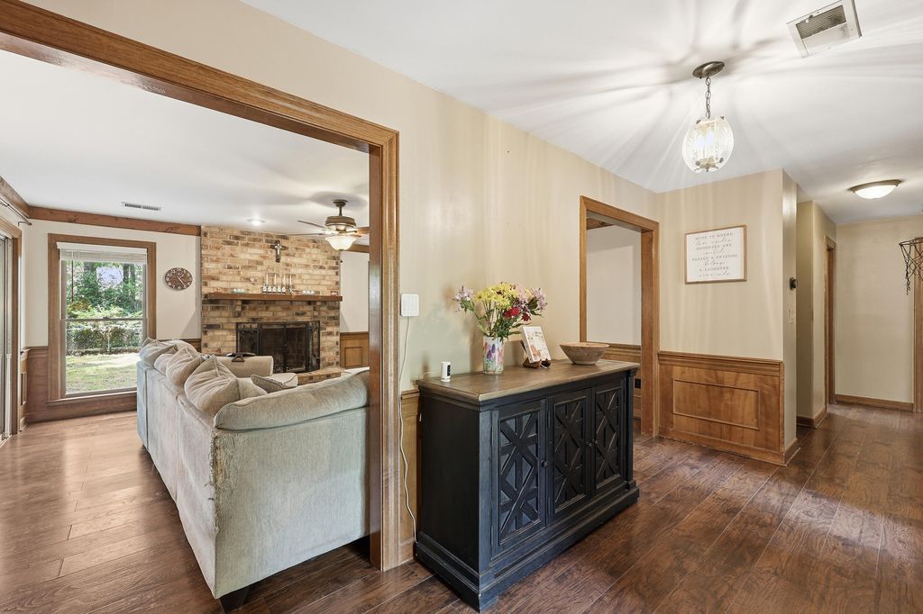 Photo of 106 Boone Drive, Summerville, SC 29485 (MLS # 26015911)