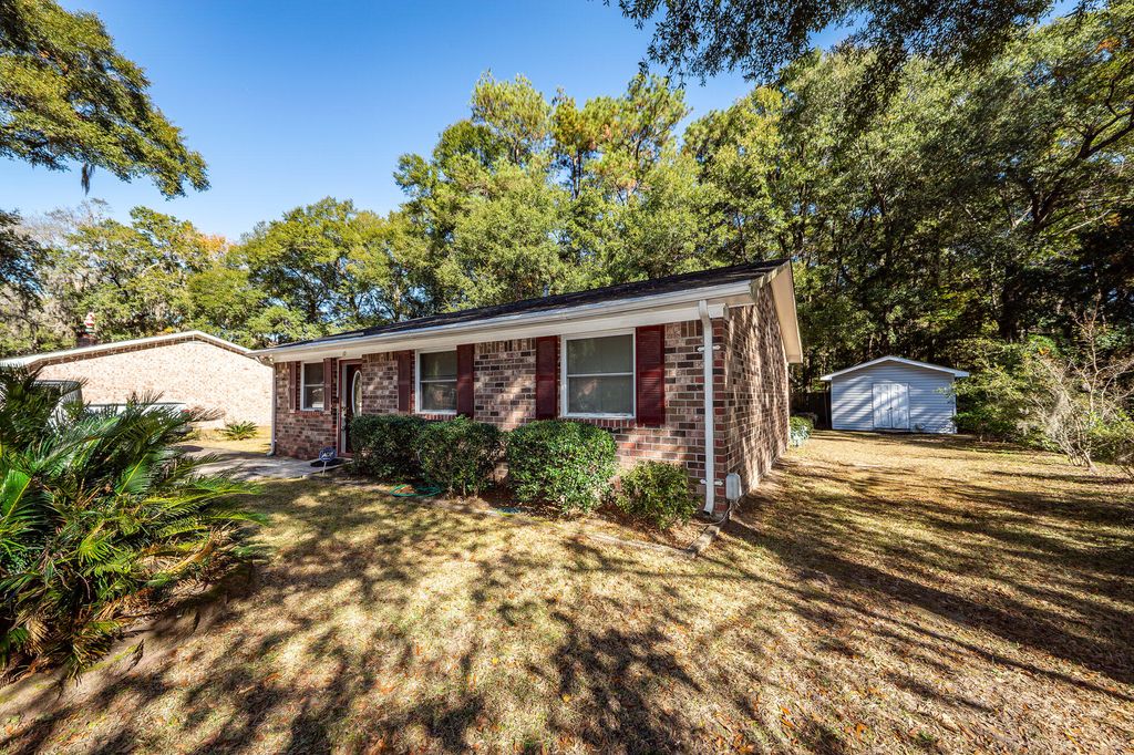 Photo of 10 San Miguel Road Rd, Charleston, SC 29407 (MLS # 25030828)