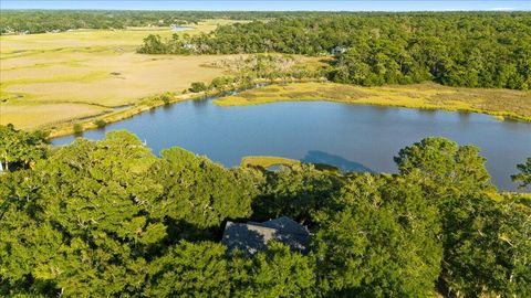 A home in Edisto Island