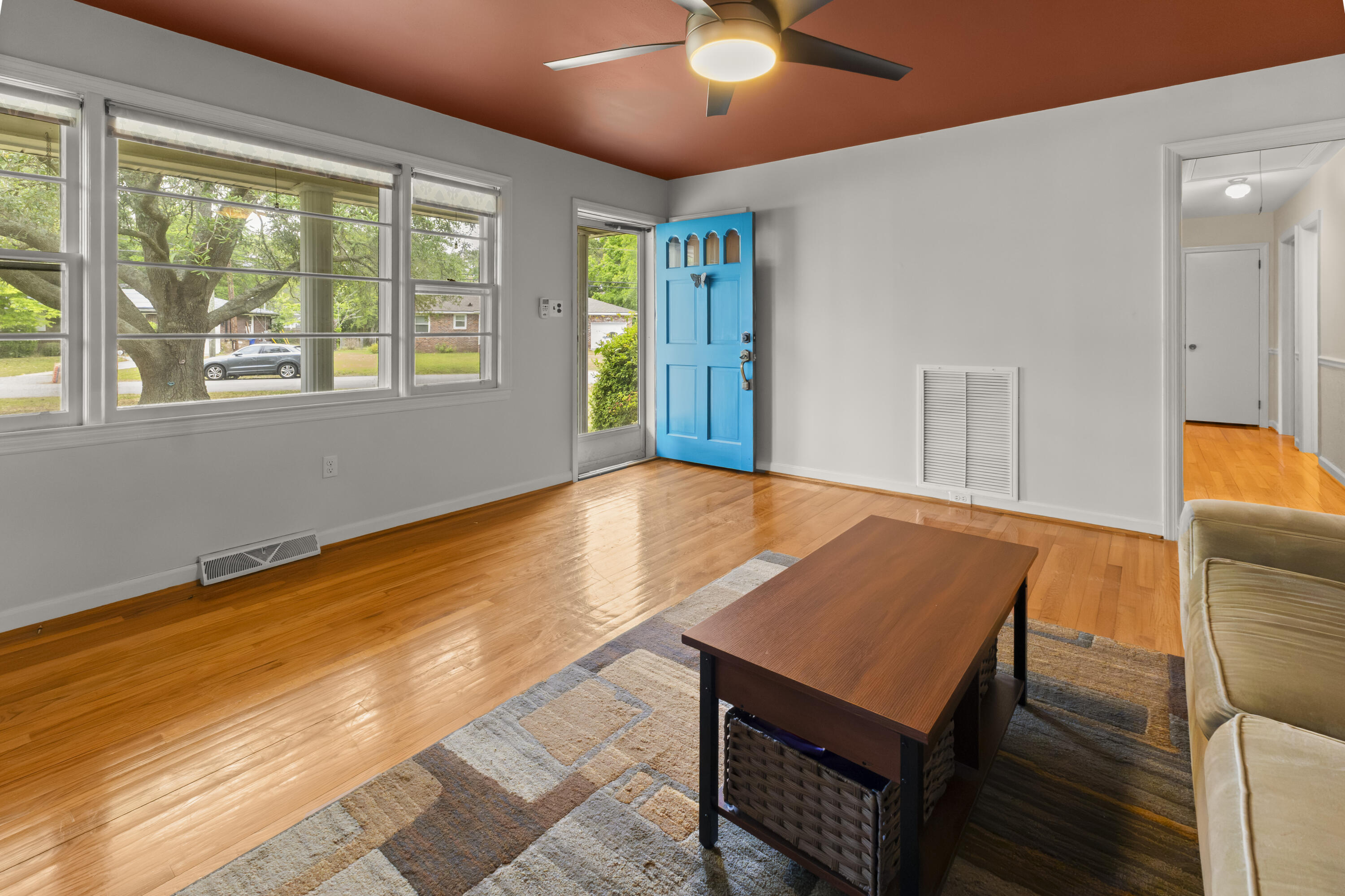 1409 Kentwood Circle