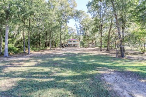 A home in Summerton