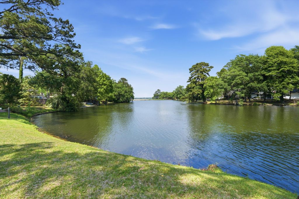 Photo of 34 Sussex Road, Charleston, SC 29407 (MLS # 26012016)