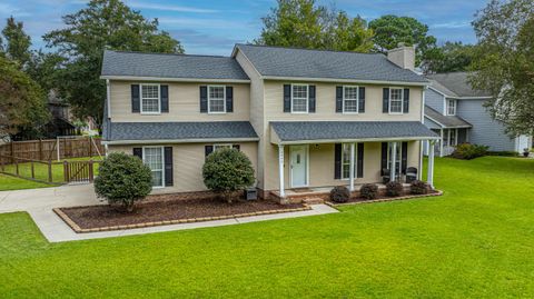 Photo of 2040 Comingtee Lane, Mount Pleasant, SC 29464 (MLS # 25024747) Photo of 2040 Comingtee Lane, Mount Pleasant, SC 29464 (MLS # 25024747)