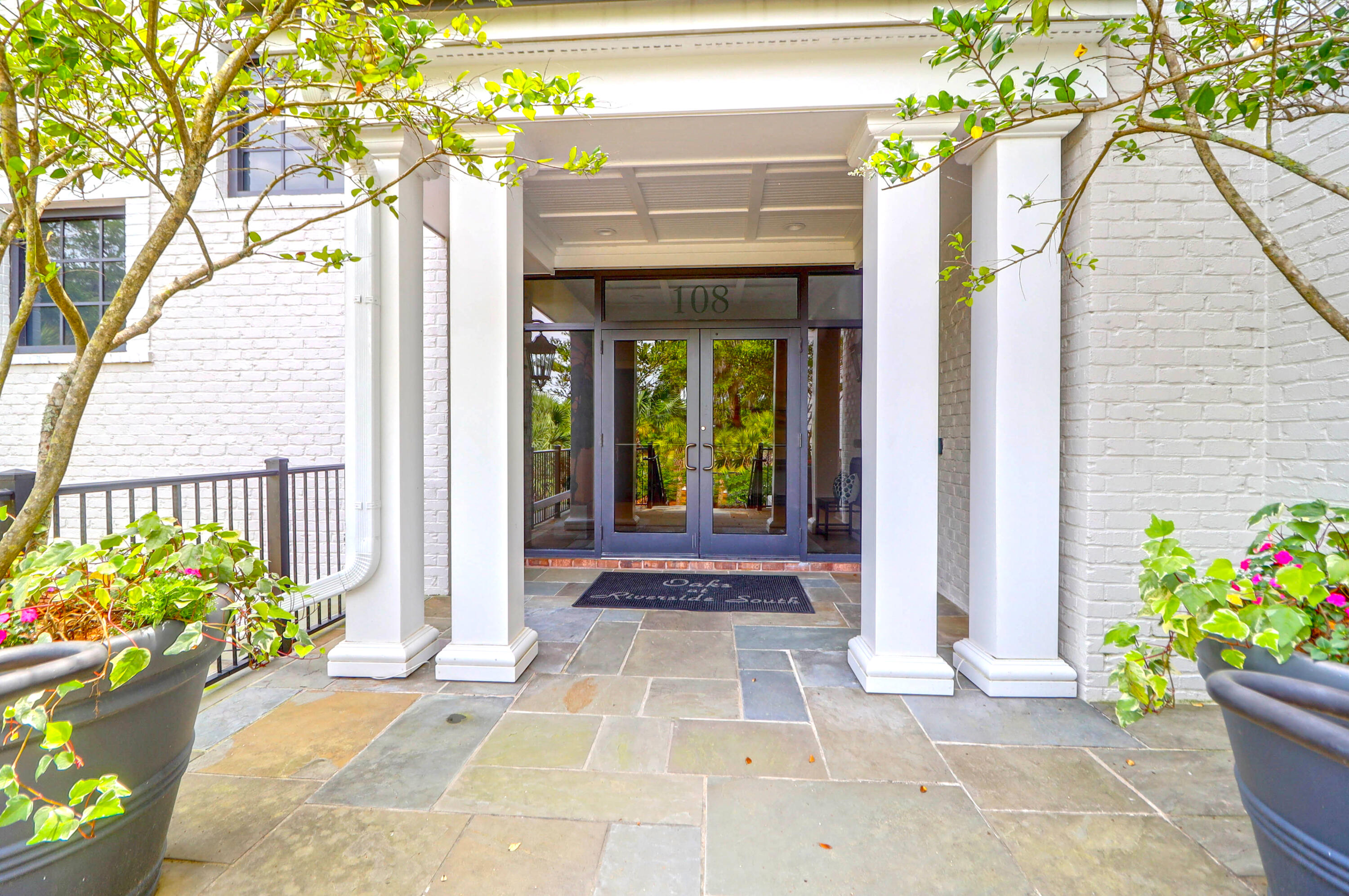 108 Fairbanks Oak Alley 401