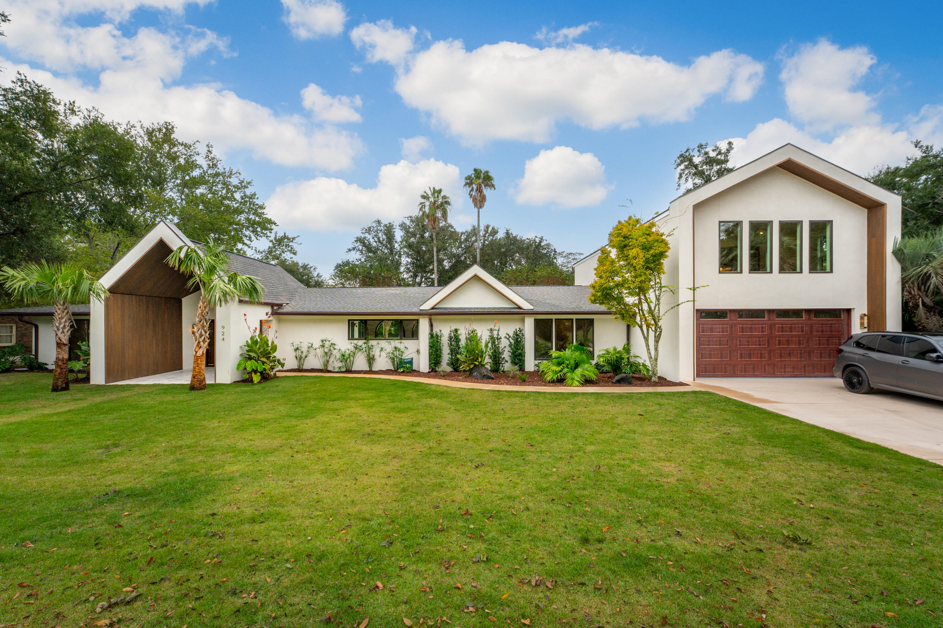 924 White Point Boulevard