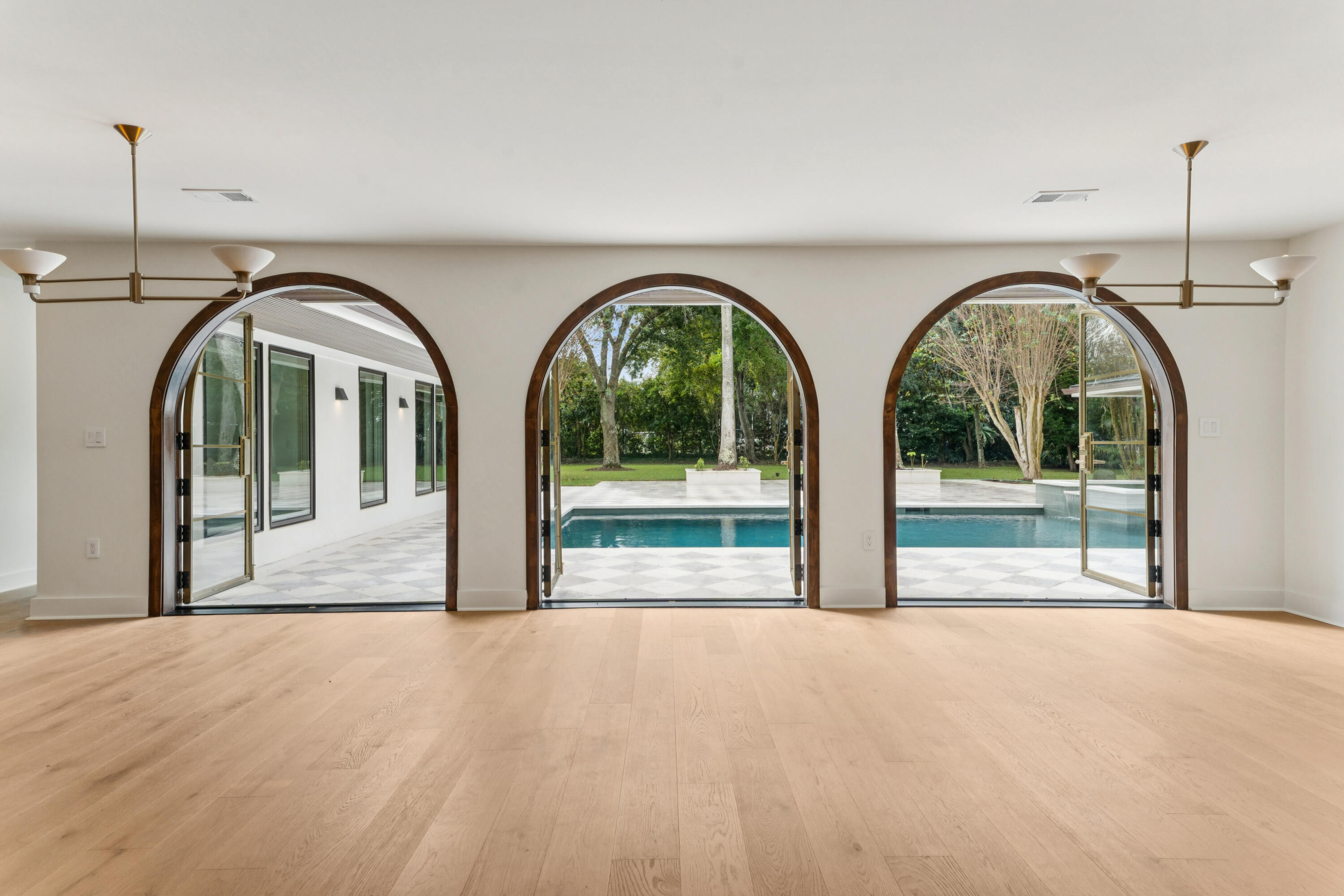 924 White Point Boulevard