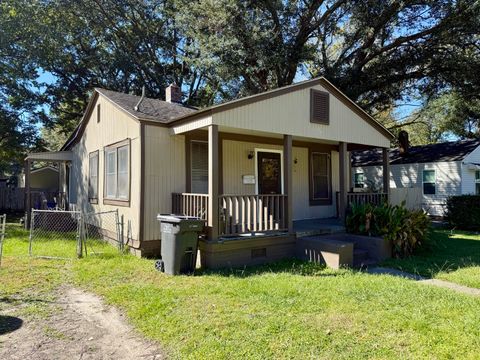 Photo of 2735 Constitution Avenue, North Charleston, SC 29405 (MLS # 25029340)