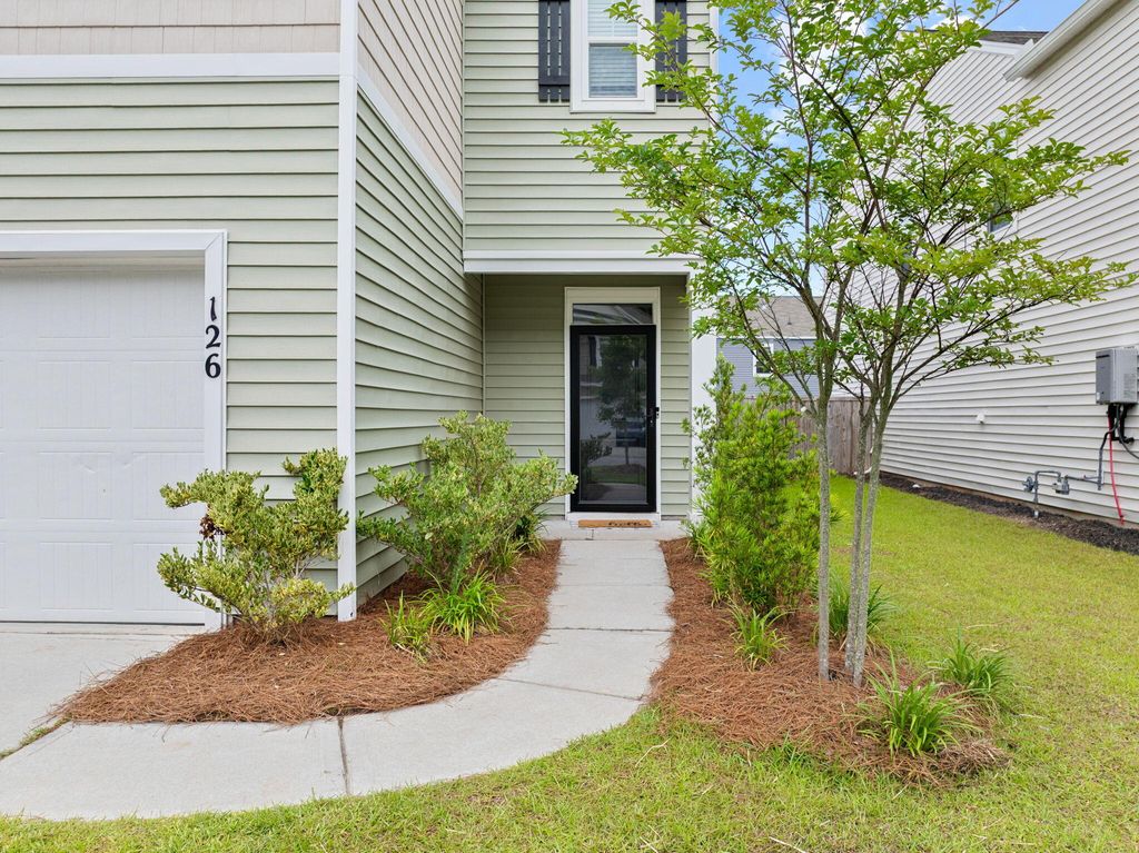 Photo of 126 Sunray Lane, Summerville, SC 29486 (MLS # 26014358)