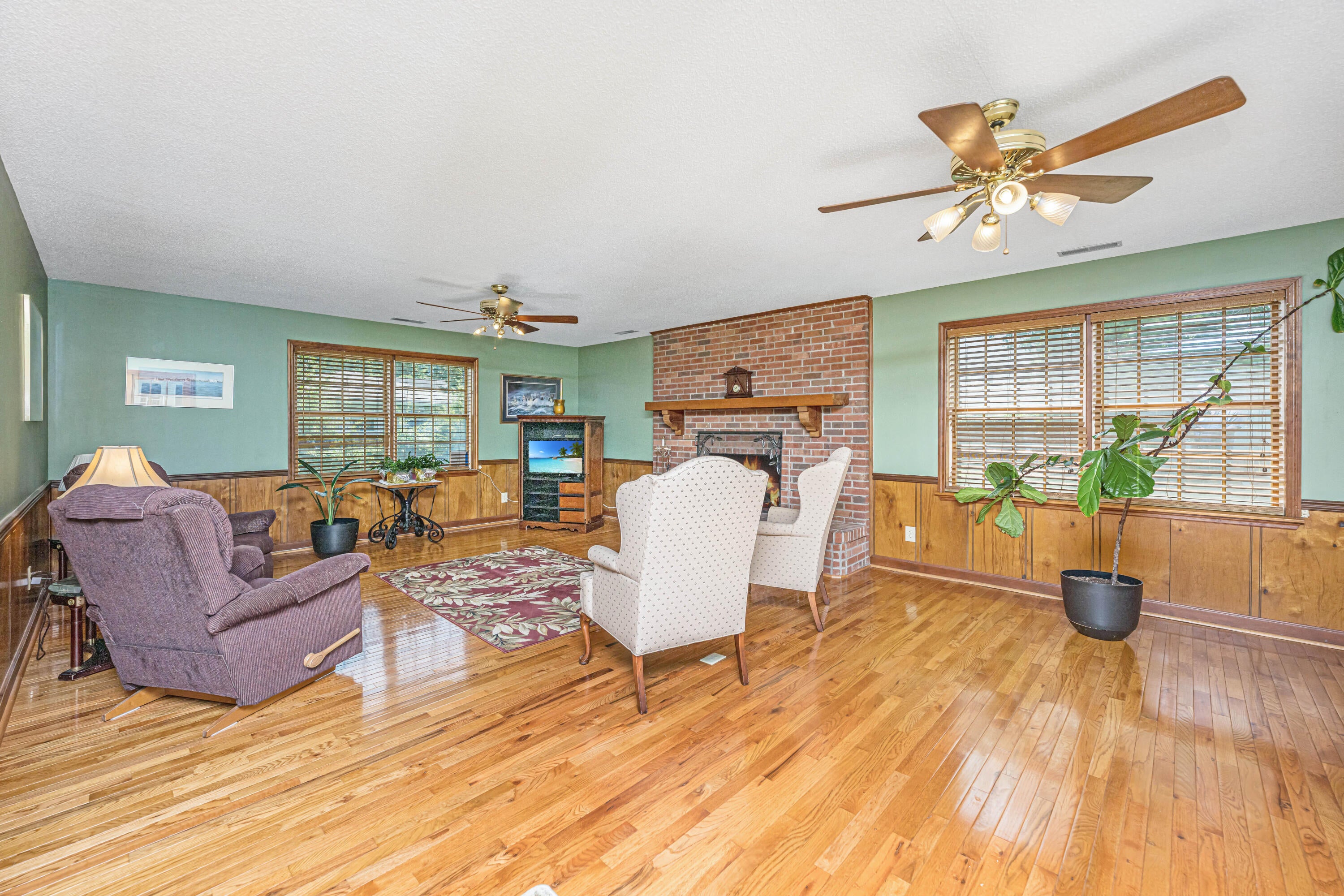 1259 Robin Road