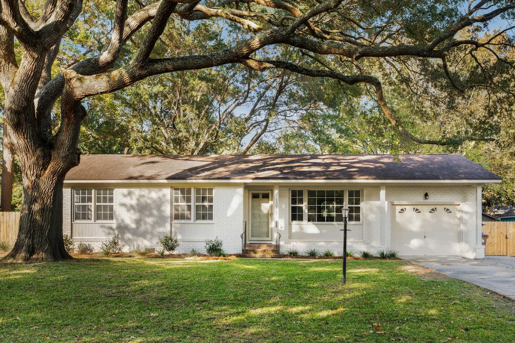 Photo of 1322 Hampshire Road, Charleston, SC 29412 (MLS # 25029994)