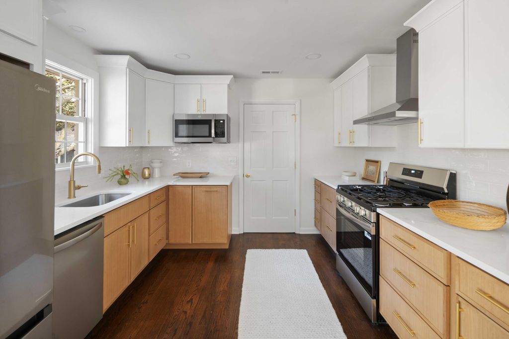 Photo of 1322 Hampshire Road, Charleston, SC 29412 (MLS # 25029994)