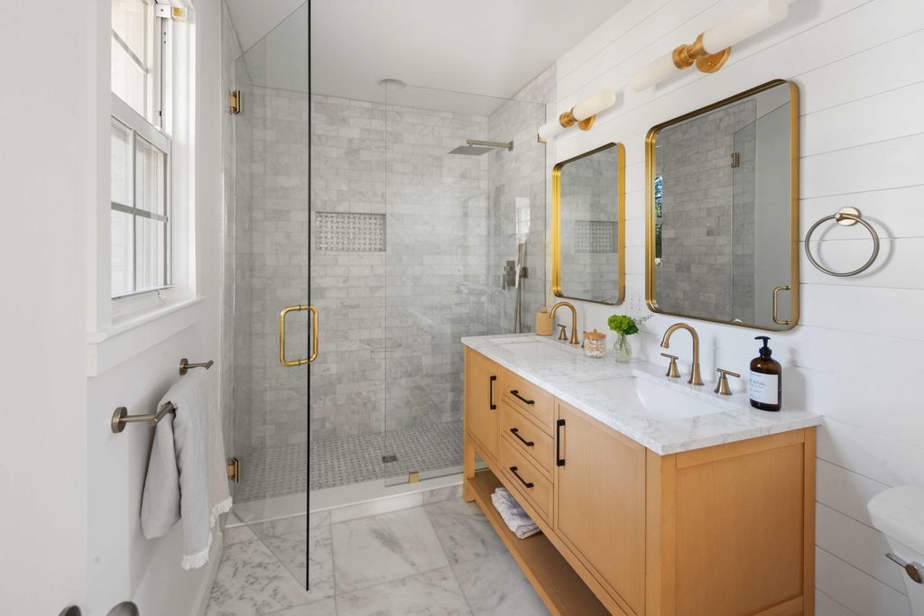 Photo of 1322 Hampshire Road, Charleston, SC 29412 (MLS # 25029994)