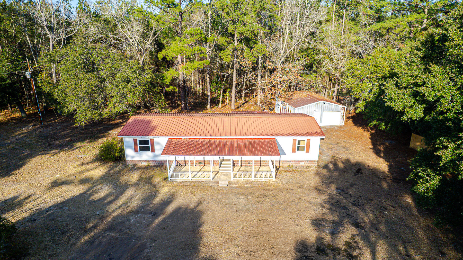 1748 Highway 402
