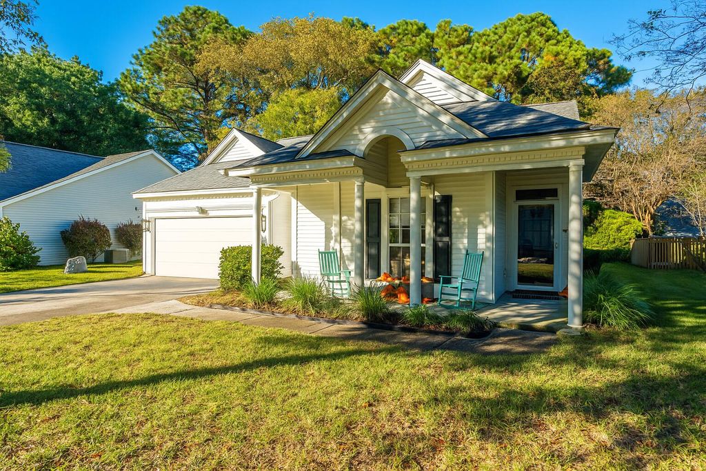 Photo of 475 Old Carolina Court, Mount Pleasant, SC 29464 (MLS # 25029725)