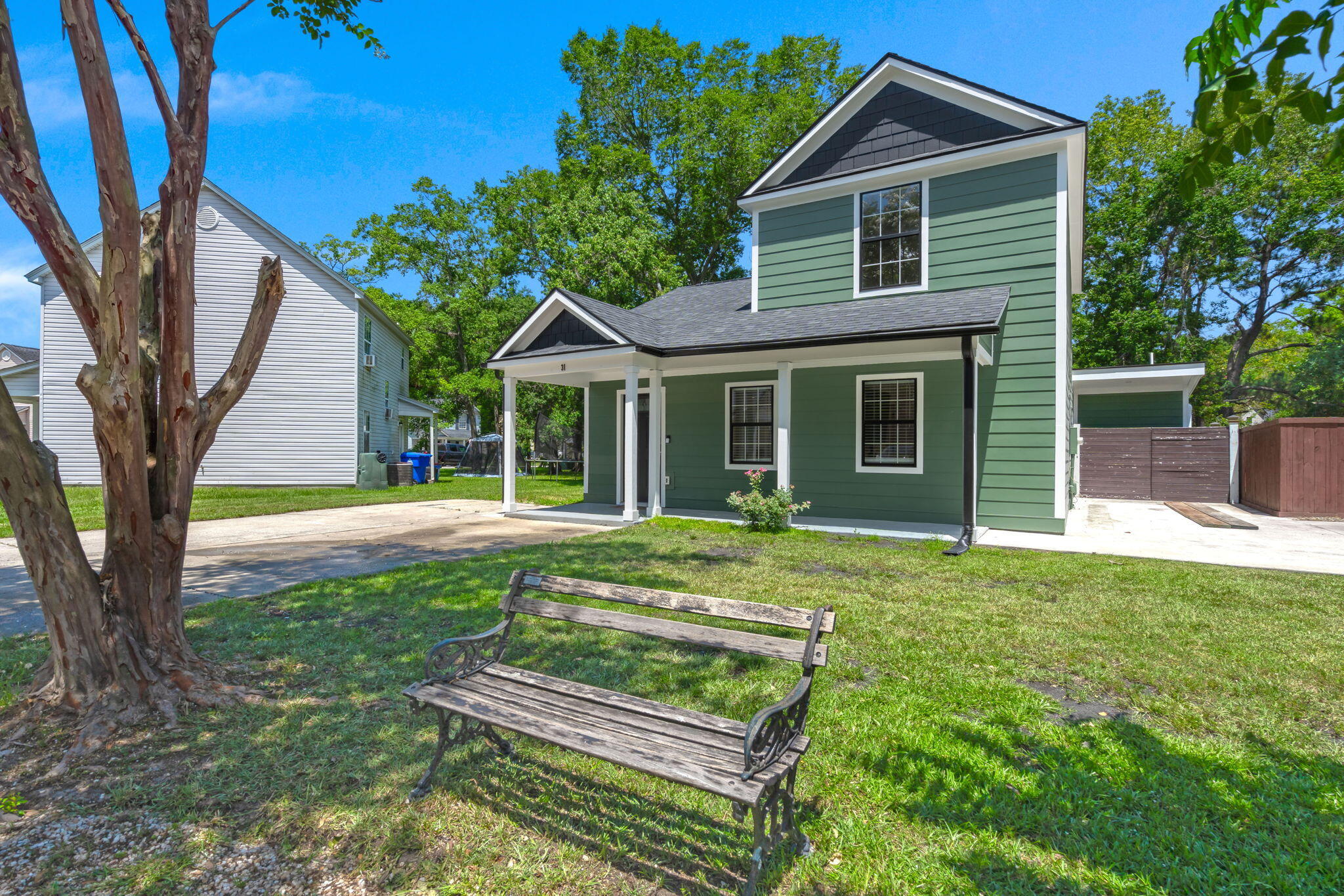 31 Woodleaf Court