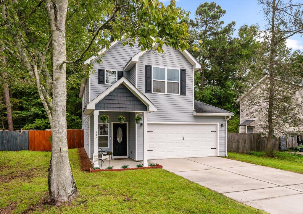Photo of 187 W Pine Street, Summerville, SC 29485 (MLS # 26026658)